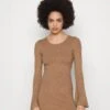 Even&Odd KNIT LOOSE FIT FLARED SLEEVES DRESS - Strickkleid - Camel